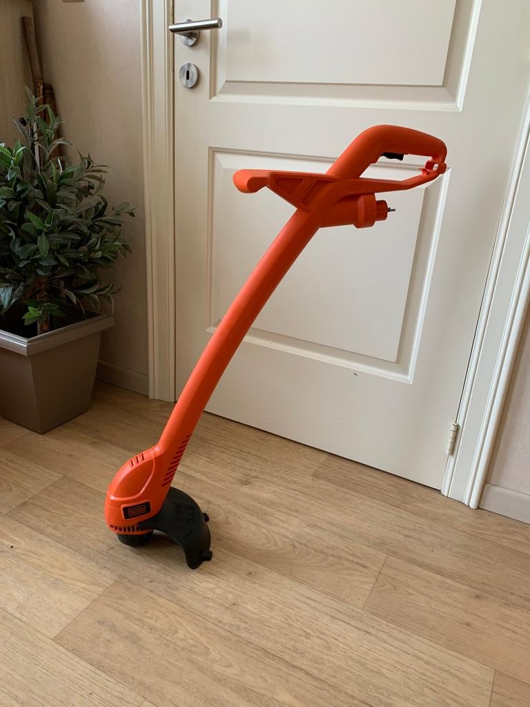 Bijna nieuwe Black & Decker randsnijder, Tuin en Terras, Ophalen, 10 tot 30 cm, Elektrisch, Black & Decker