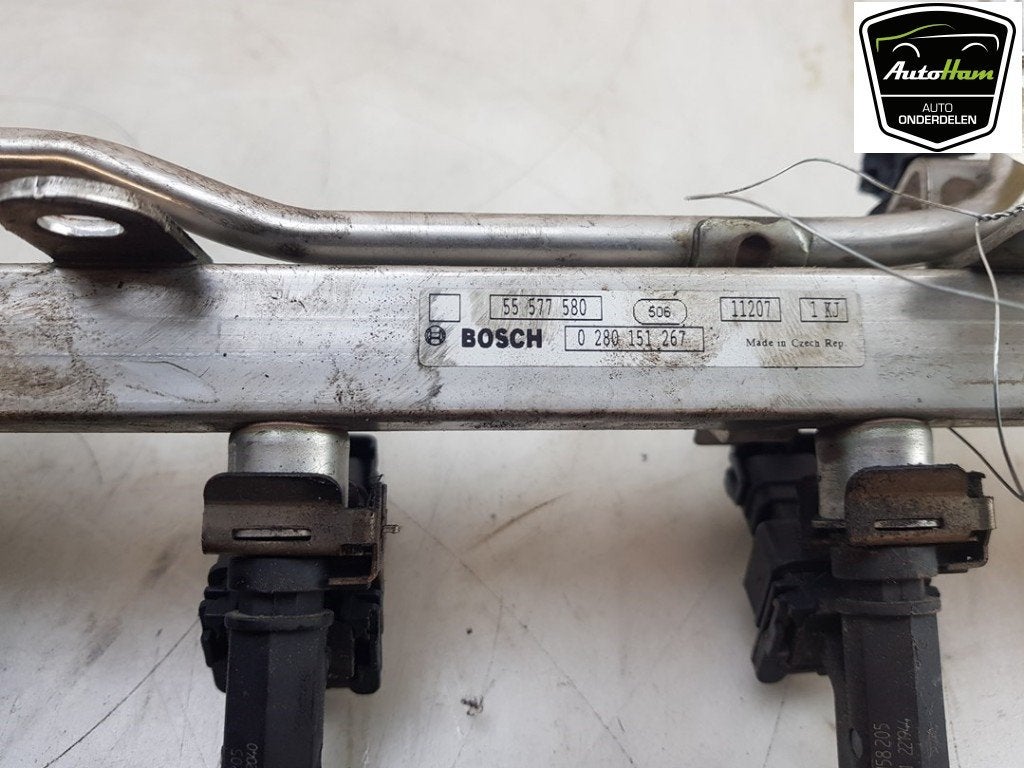 RAMPE D'INJECTION Meriva (|55577580|25197570|55565970|), Utilisé, Opel