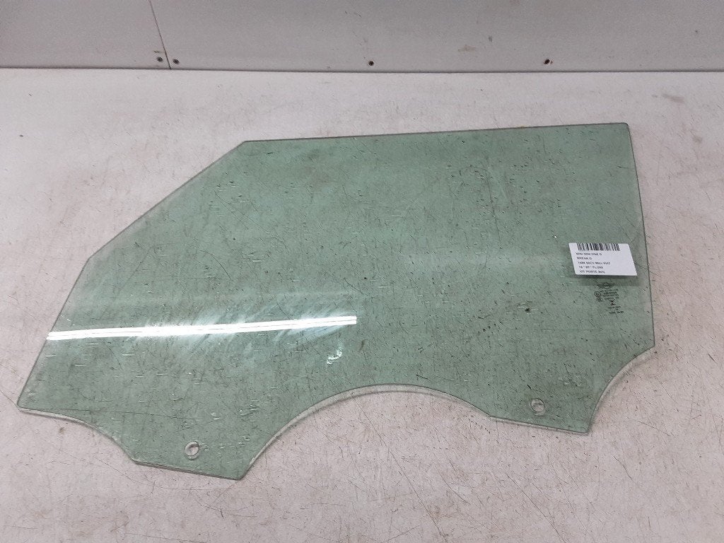VITRE AVANT GAUCHE Mini Mini (F55) (01-2013/10-2017), Petuelring 130
80809  München, DE, Mini, Utilisé, Minikundenbetreuung@mini.de
