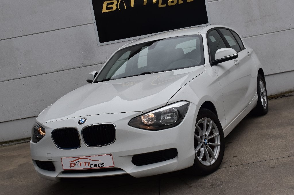 BMW 114i || Radio-CD || 2-zone Airco || Bluetooth kit || PDC, Voorwielaandrijving, 75 kW, 1145 kg, 4 cilinders