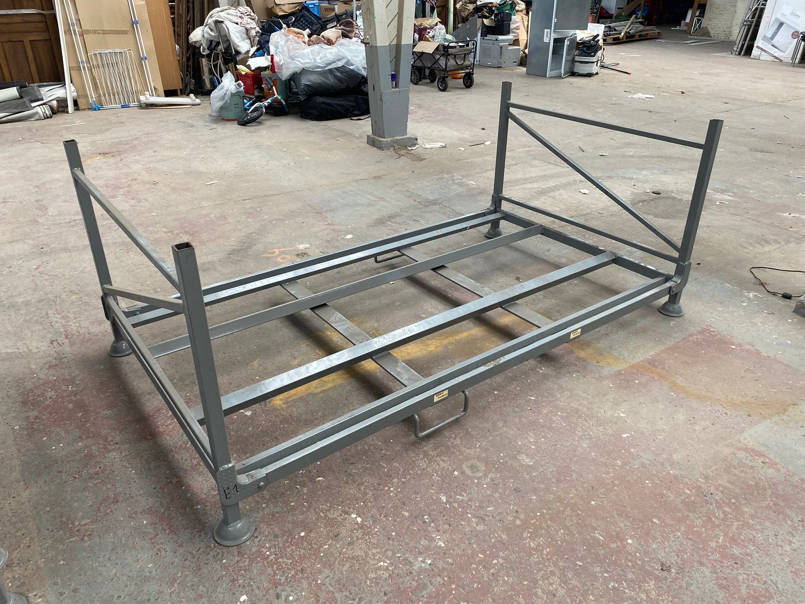 Étagère en fer/porte-pneus robuste, Enlèvement, Utilisé