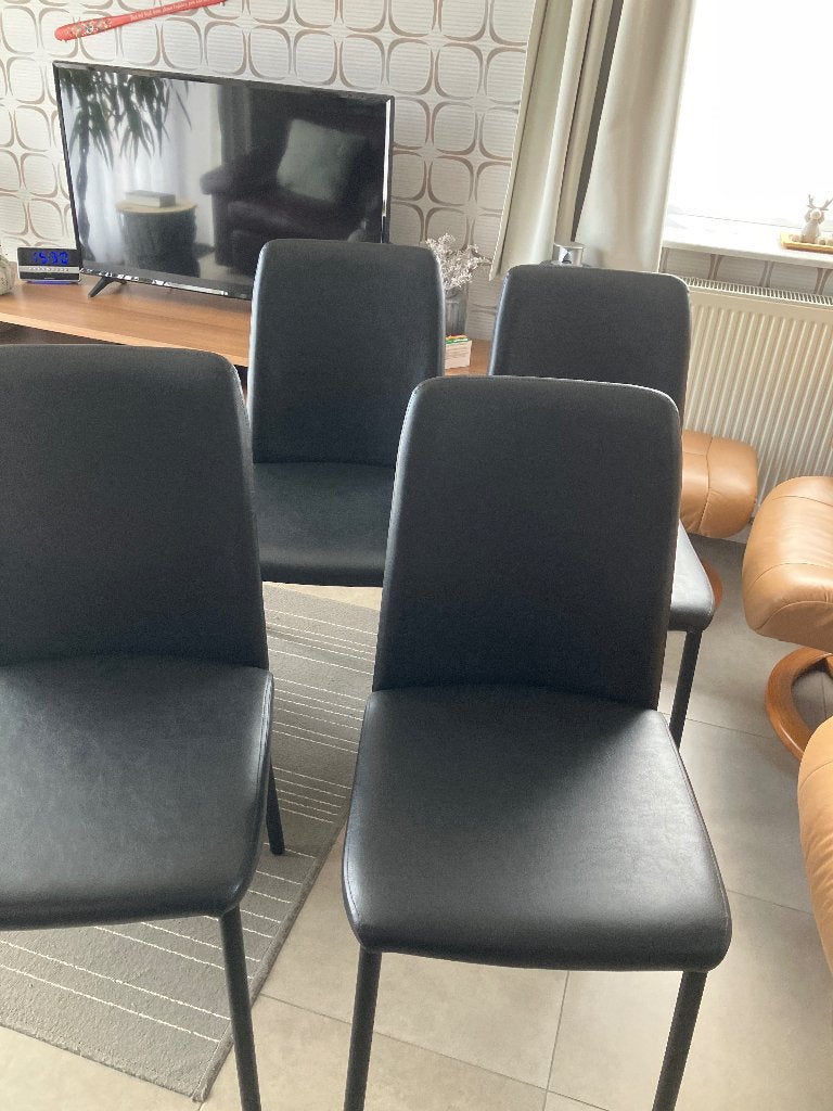 4 stoelen in nieuwstaat, Enlèvement