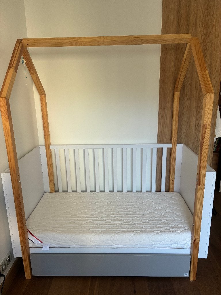 Lit Cabane + matelas (housse bamboo), 70 à 85 cm, Utilisé, 140 à 160 cm, Enlèvement