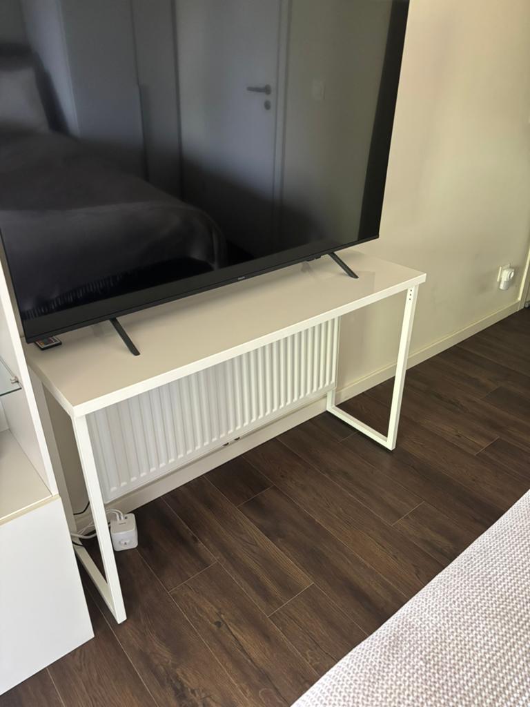 Witte Tv tafel, Ophalen