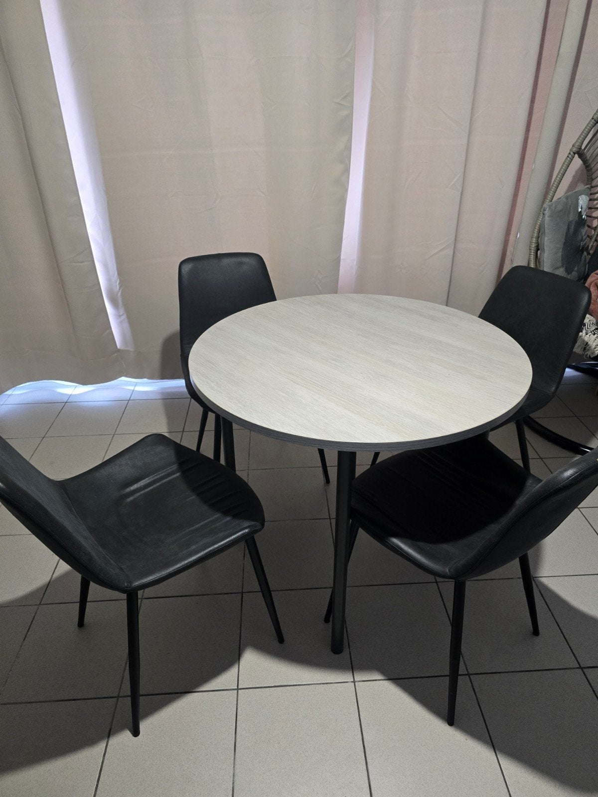 Eettafel met 4 stoelen, Ophalen