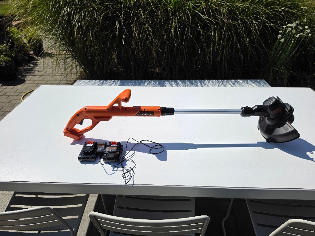 Black+Decker Grastrimmer ST182320 +2 x 2,0 Ah accu's + lader, Tuin en Terras, Ophalen, Gebruikt, Accu, Black&decker