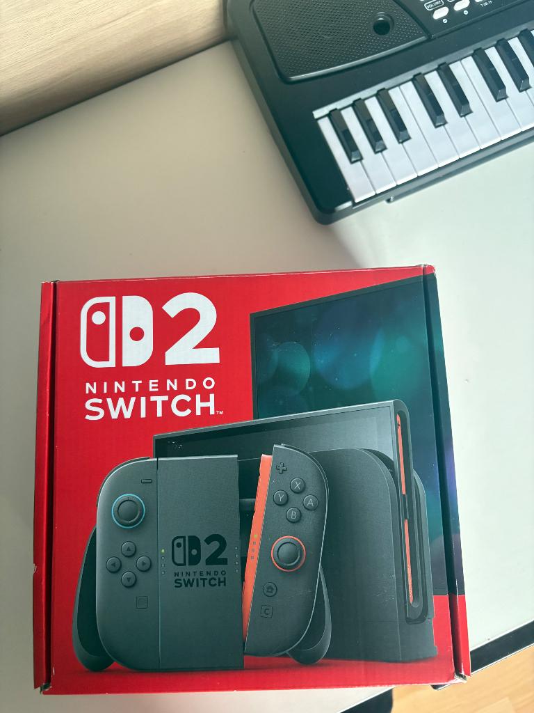 Nintendo switch 2 met garantie en spel, Games en Spelcomputers, Spelcomputers | Nintendo Switch, Ophalen, Met games, Met 2 controllers