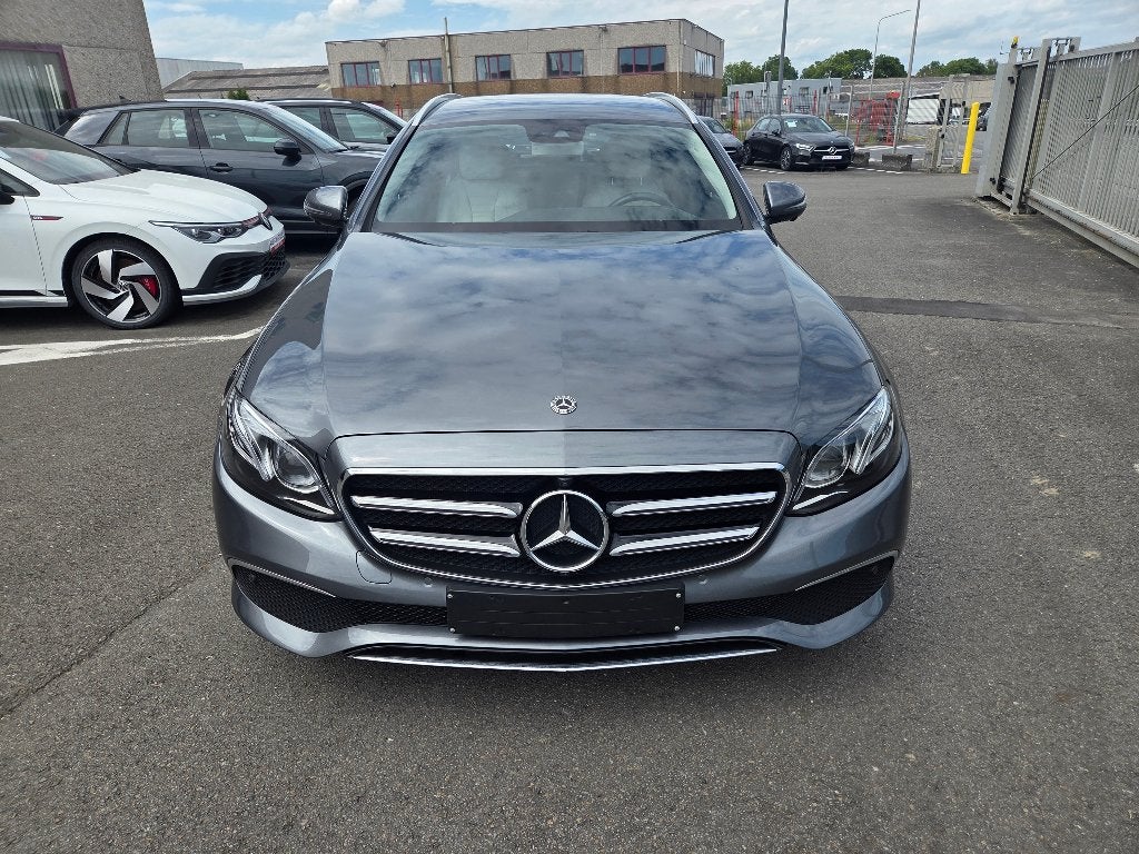 MERCEDES E200D BREAK, Autos, Cuir, Argent ou Gris, Achat, 2460 kg