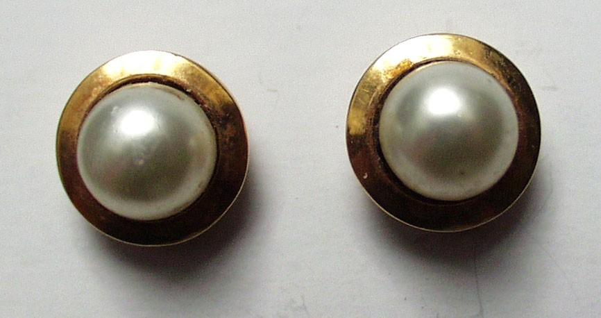 Boucles d'oreilles rondes vintage en perles dorées., Bijoux, Sacs & Beauté, Bijoux anciens, Boucles d'oreilles, Or, Enlèvement ou Envoi