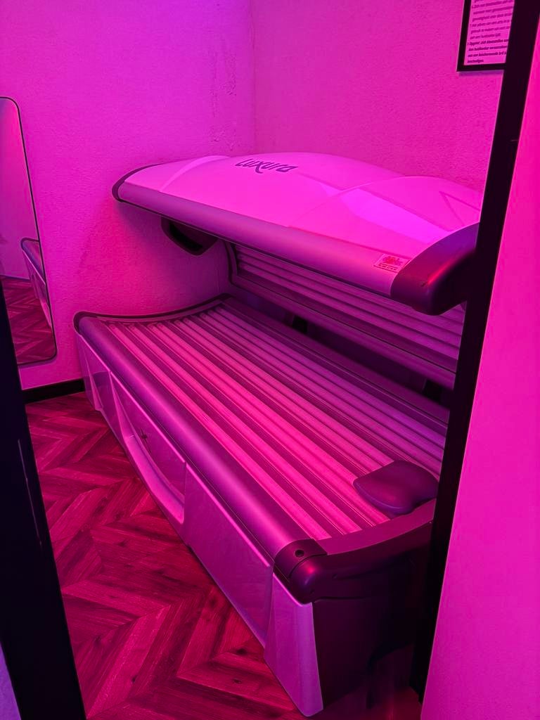 Lit de bronzage Solarium Luxura X3 à vendre, Electroménager, Enlèvement, Comme neuf, Solarium visage