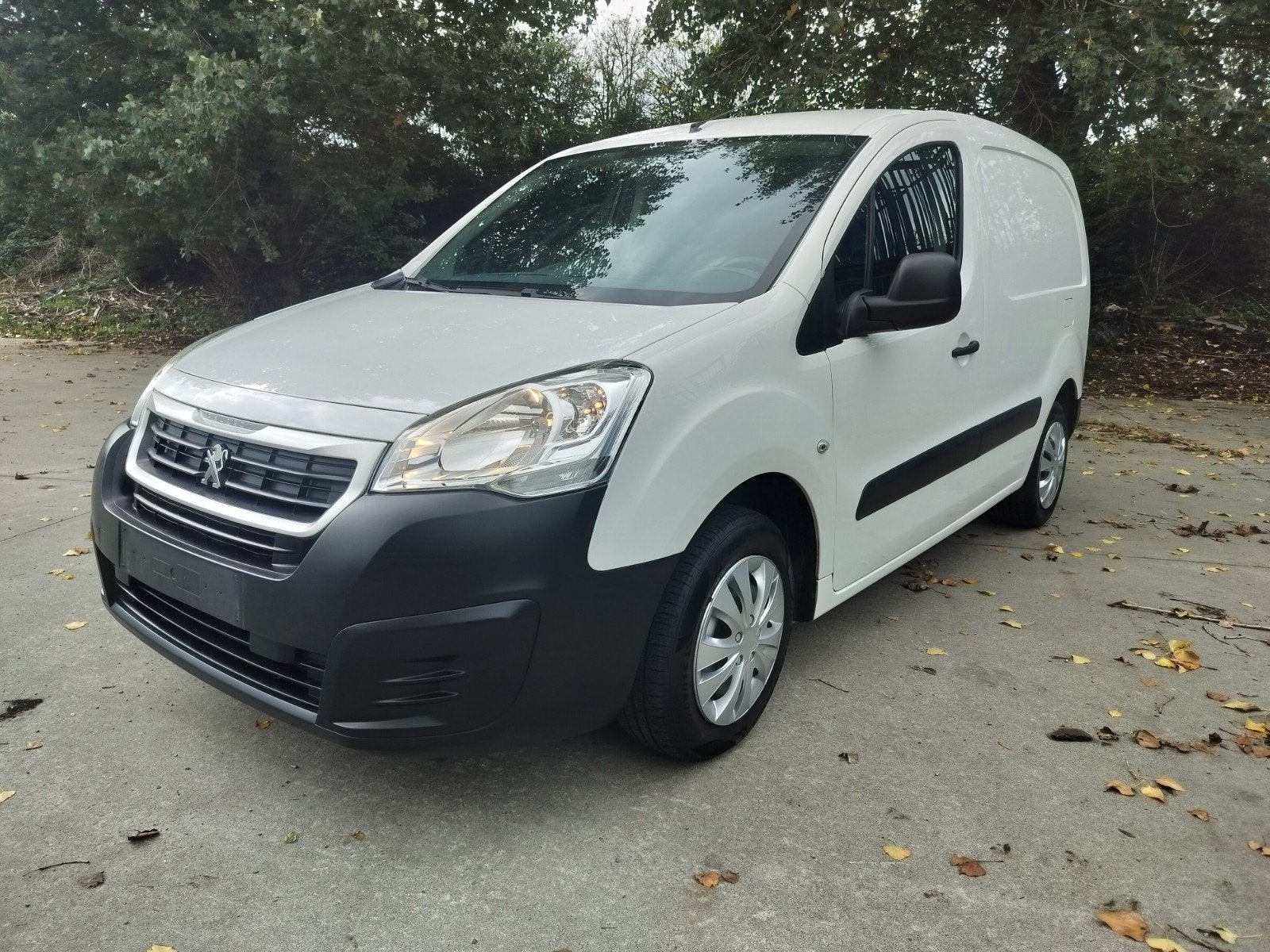Peugeot Partner 09/2018 • 1.6HDI • 46800Km • 1J GARANTIE, Stof, 1600 cc, Wit, Bedrijf