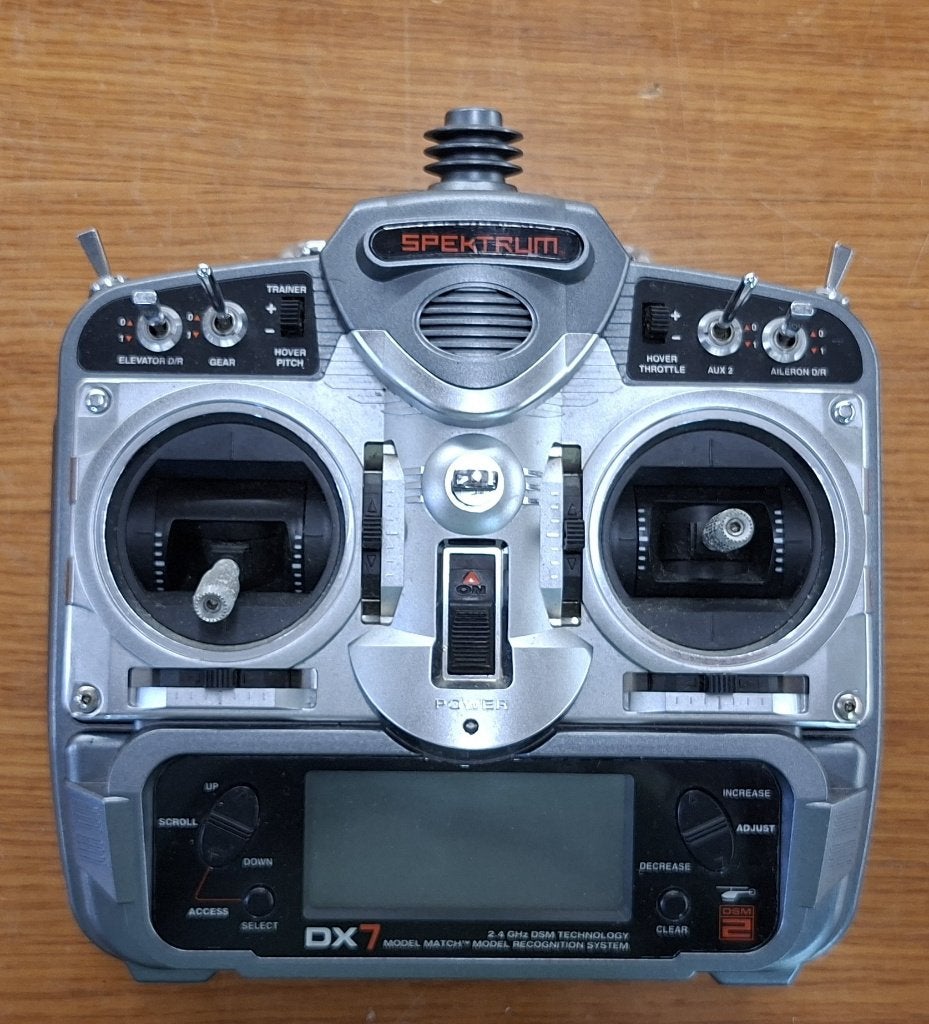 Defecte Spektrum DX7 (voor onderdelen of sim bijvoorbeeld), Hobby en Vrije tijd, Modelbouw | Radiografisch | Helikopters en Quadcopters