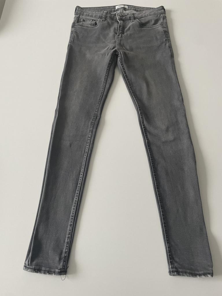Grijze jeansbroek van ZARA maat 36, Kleding | Dames, Zara, Ophalen of Verzenden, Zo goed als nieuw, W28 - W29 (confectie 36)