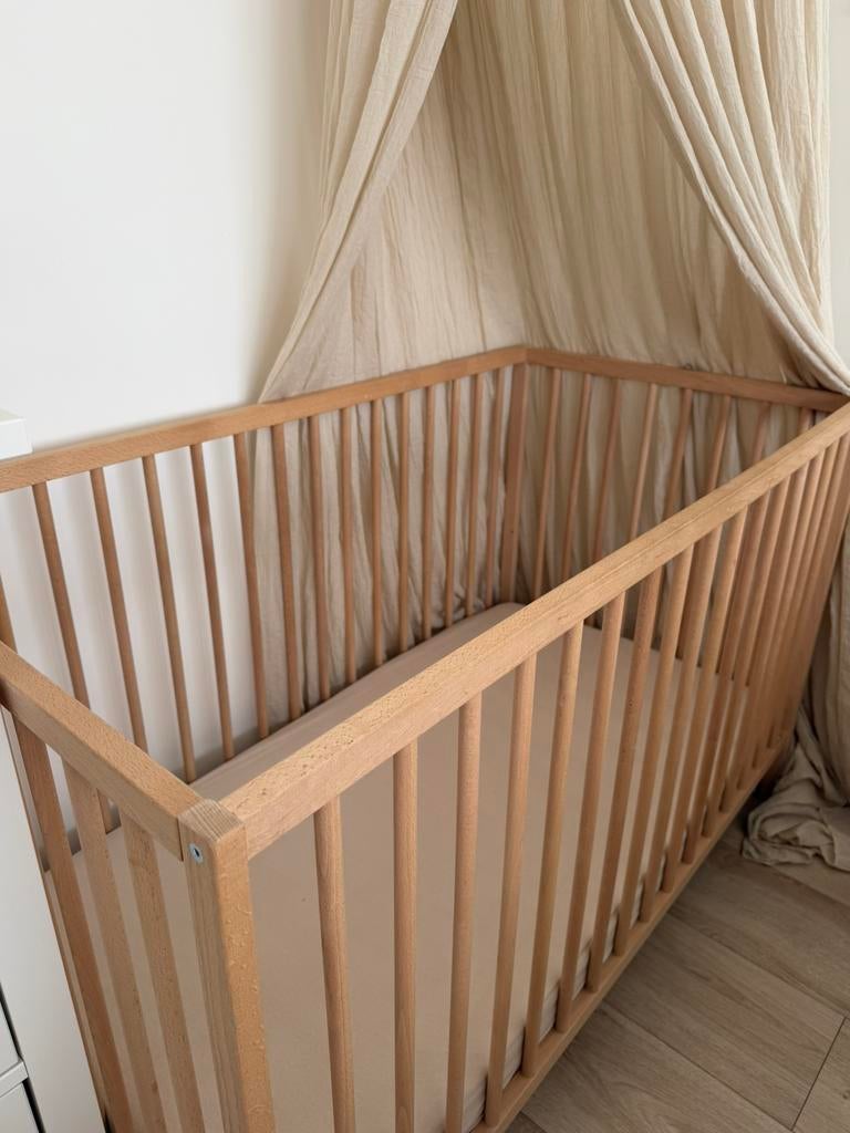 Babybed hout, Kinderen en Baby's, Babywiegjes en Ledikanten, Ophalen, Zo goed als nieuw