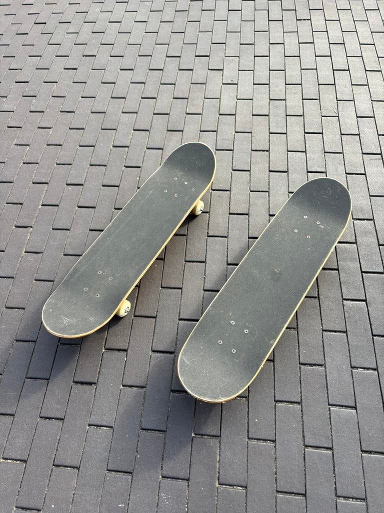 1 of 2 skateboards te koop in zeer goede staat., Enlèvement, Comme neuf