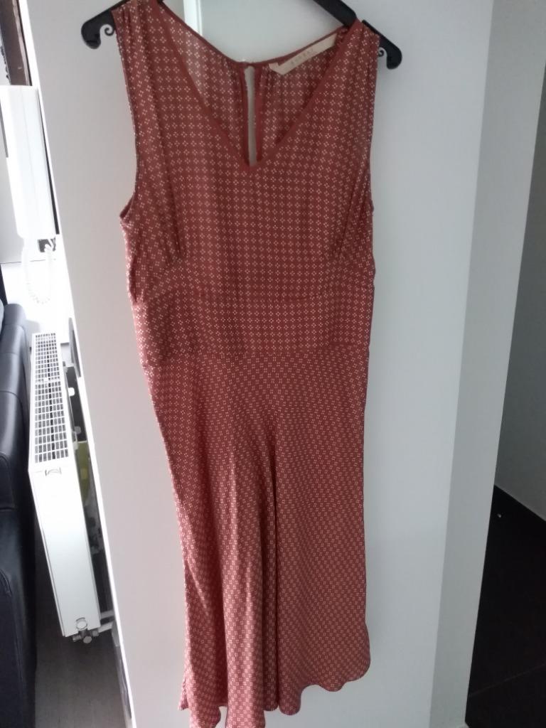 Camelkleurig zijden kleedje van het merk Nougat in maat 38, Kleding | Dames, Maat 38/40 (M), Bruin, Nougat, Ophalen of Verzenden