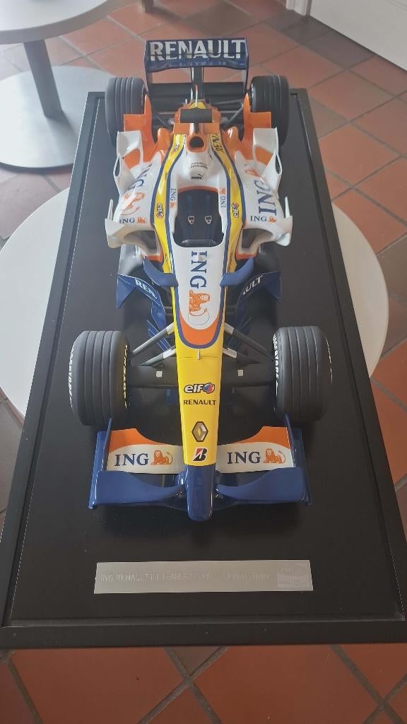Renault F1 Team R27 1/6, Enlèvement ou Envoi, Comme neuf, Voitures