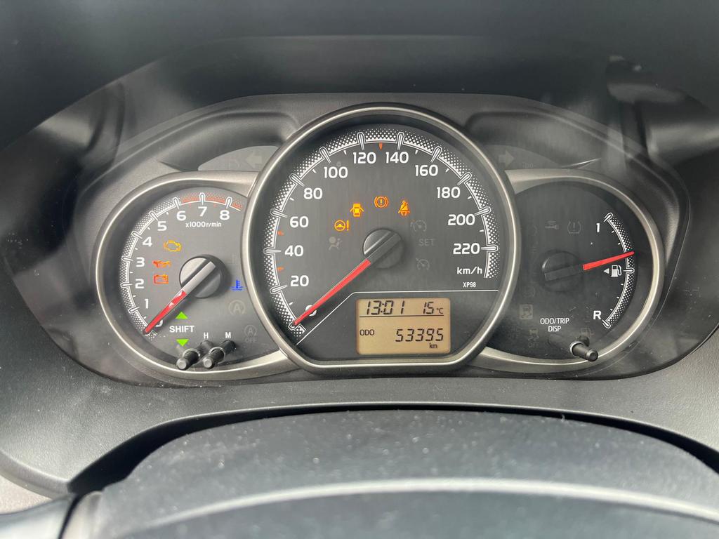 Toyota Yaris 1.3 benzine, Auto's, Voorwielaandrijving, Stof, Zwart, Handgeschakeld
