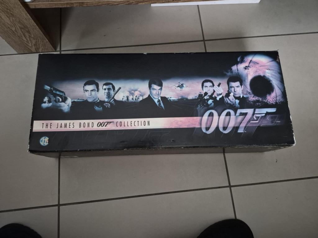 james bond  007  the collection, Ophalen of Verzenden, Zo goed als nieuw