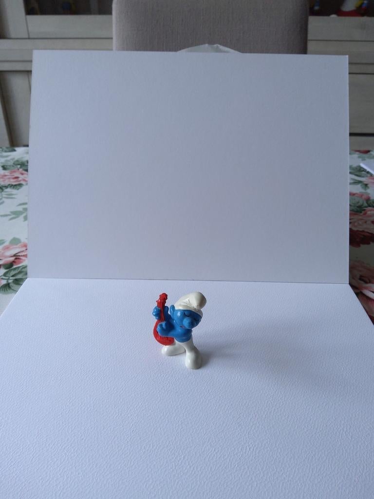 Schtroumpf avec guitare rouge, Enlèvement ou Envoi, Utilisé, Poupée, Figurine ou Peluche