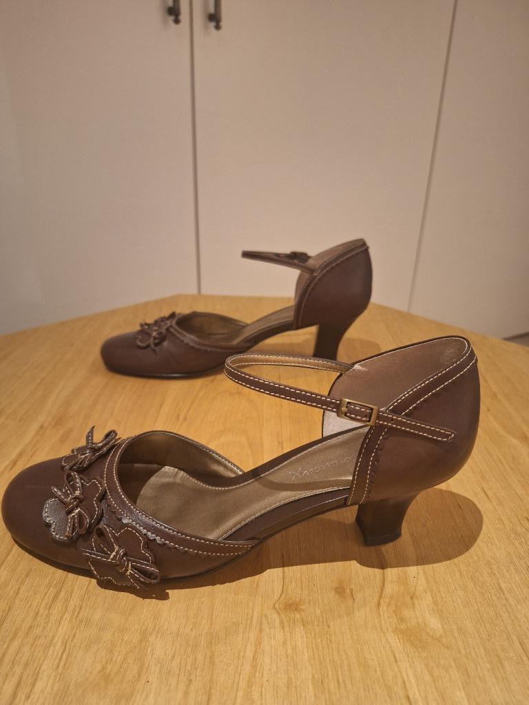 Pumps met riempje (gesp), merk Emilio Luca X, maat 37, bruin, Kleding | Dames, Schoenen, Emilio Luca X, Pumps, Bruin, Nieuw