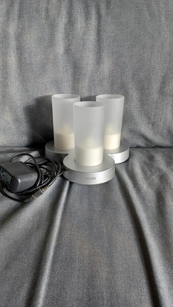 Bougies rechargeables Philips 3 pièces avec socle de recharg, Enlèvement, Comme neuf