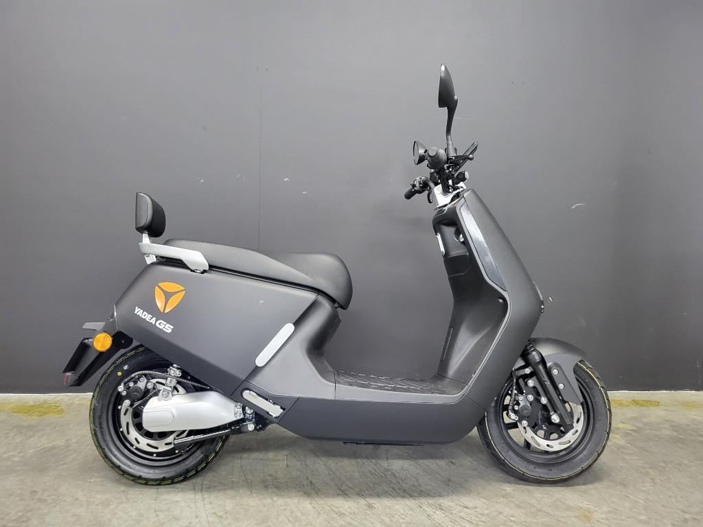 Yadea G5 2025 (25km/u) (2j garantie), Motoren, Bedrijf, Scooter