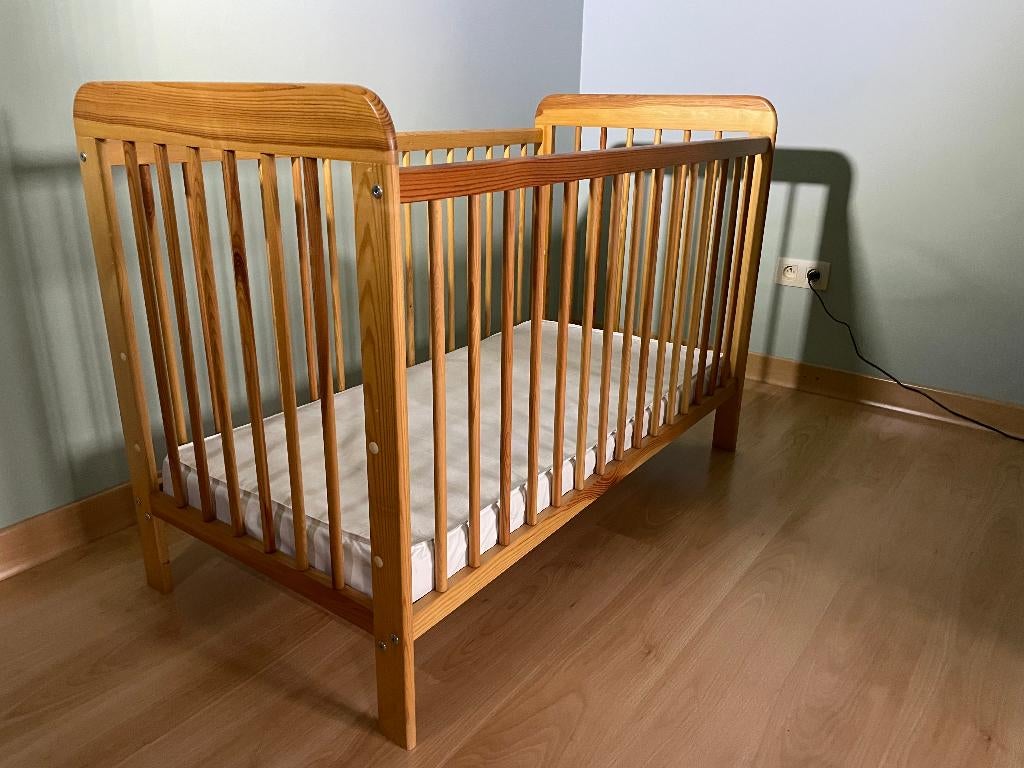 kinderbedje + matras + toebehoren, Ophalen, Zo goed als nieuw, Minder dan 140 cm, Matras