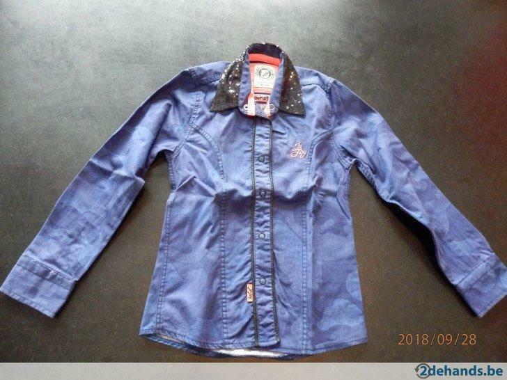 J&Joy: Blauw hemd met zwarte kraag. maat 8 jaar, Enfants & Bébés, Enlèvement ou Envoi, Utilisé, Fille, Chemise ou À manches longues