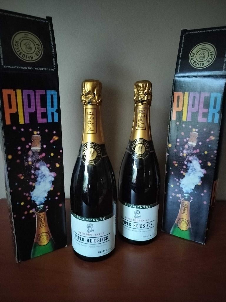 2x Vintage Piper Heidsieck Champagne Piper Brut Extra 1970s, Enlèvement ou Envoi, Champagne