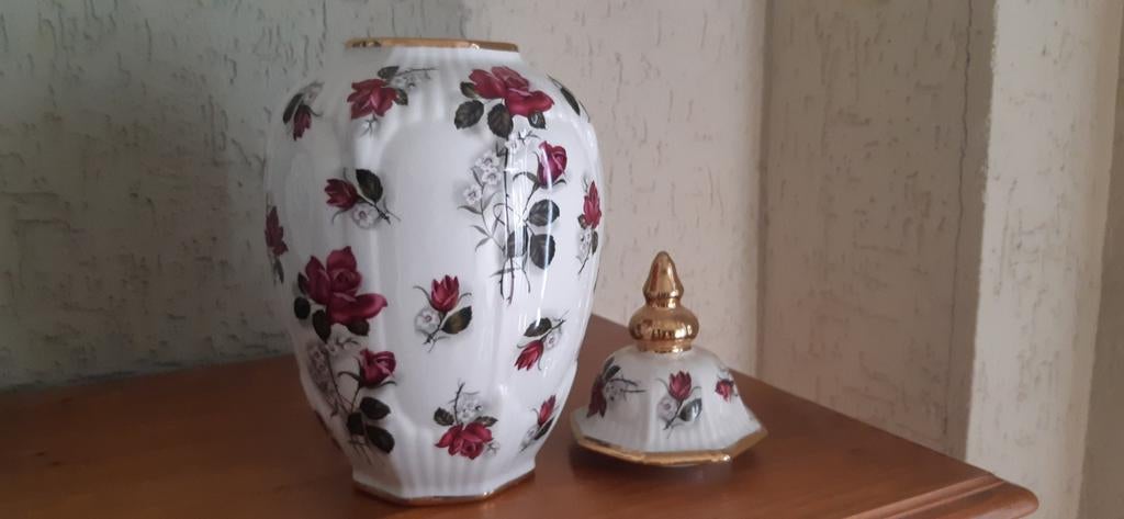 mschrijving

Vintage porseleinen vaas met bloemenmotief, Antiek en Kunst, Ophalen of Verzenden