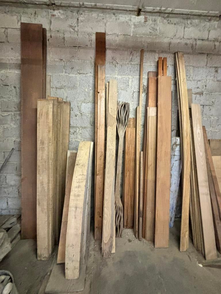 Grote partij hout, planken, balken, boomstam (opruim hangar), Enlèvement, Comme neuf, Pin