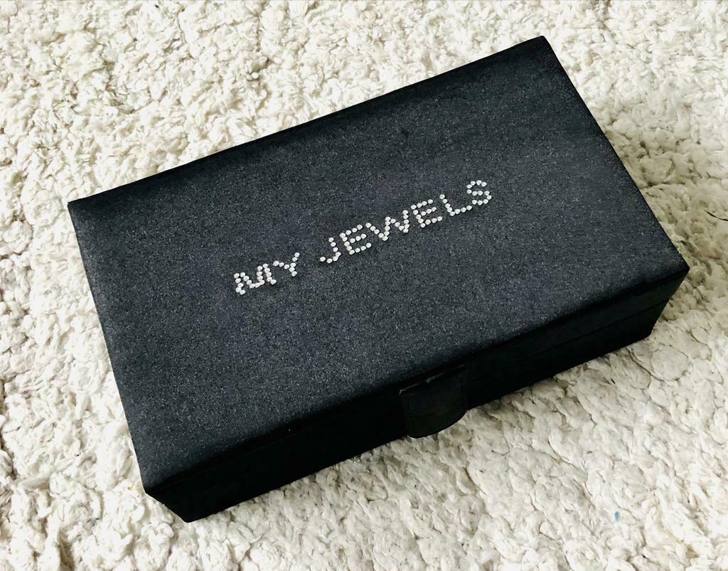 Boîte coffret bijoux femme noir satiné strass Deco design, Utilisé
