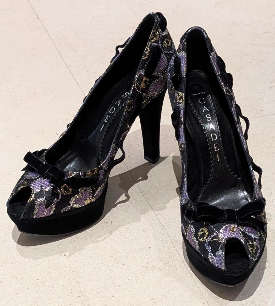 Casadei pompen, Ophalen, Gedragen, Pumps