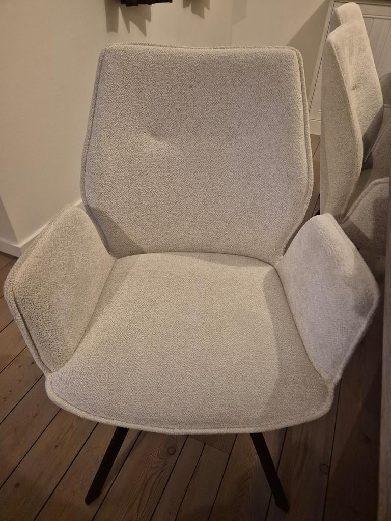 Dressoir, tafel en 6 stoelen. Zo goed als nieuw (1jaar), Ophalen