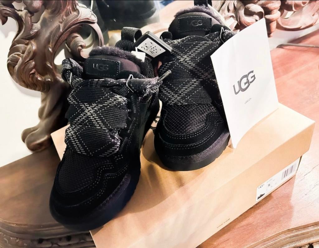 Chaussures UGG, Vêtements | Femmes, Chaussures, Enlèvement, Comme neuf