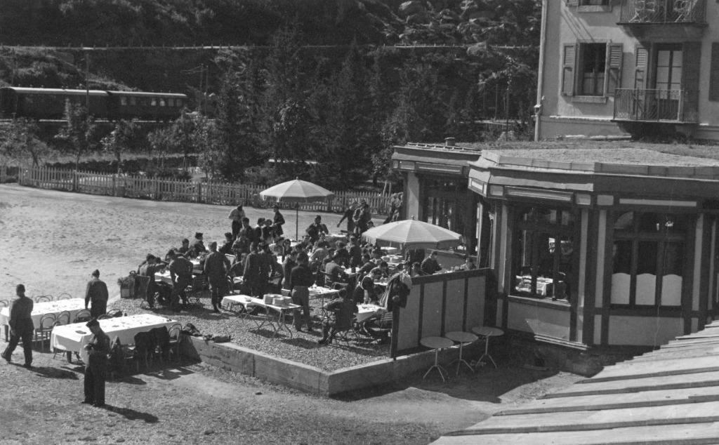 photo orig. - GI  de l'US Army sur une terrasse - WW2, Envoi, Armée de terre, Photo ou Poster
