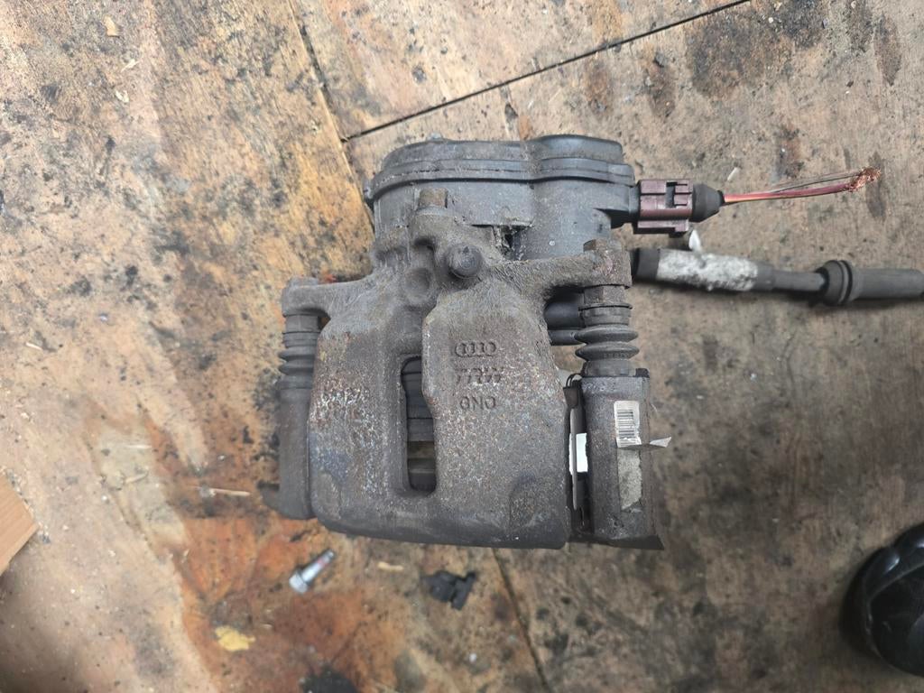 Étrier de frein Audi A4 2.0 TDI 32335478, Enlèvement ou Envoi, Audi