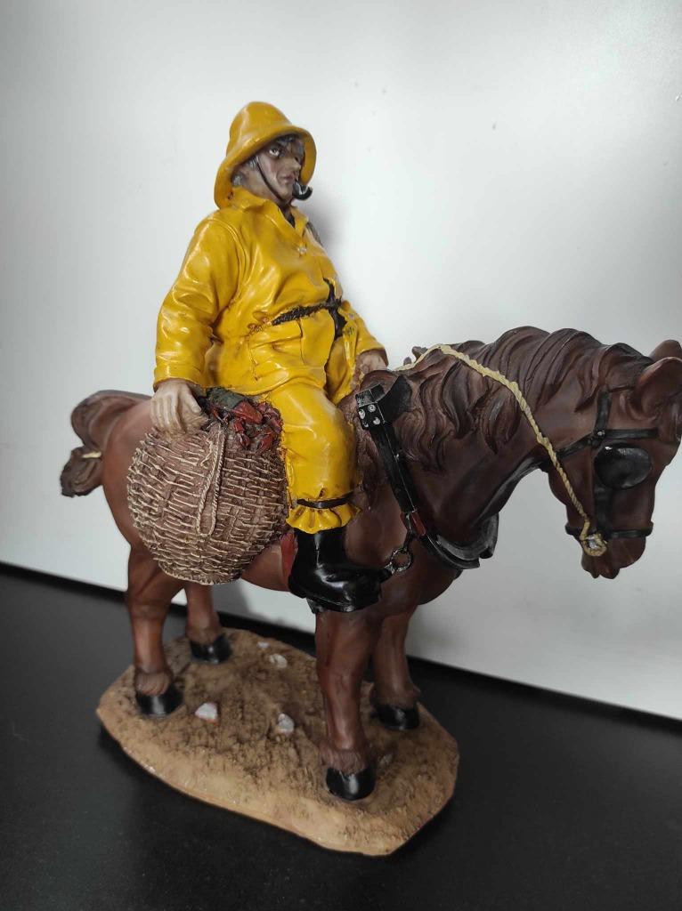 beeld: visser te paard, Ophalen, Zo goed als nieuw