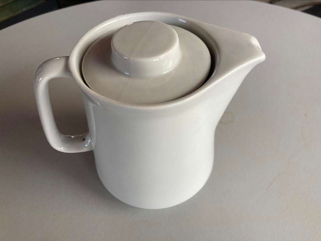 Klein wit koffiezetapparaat