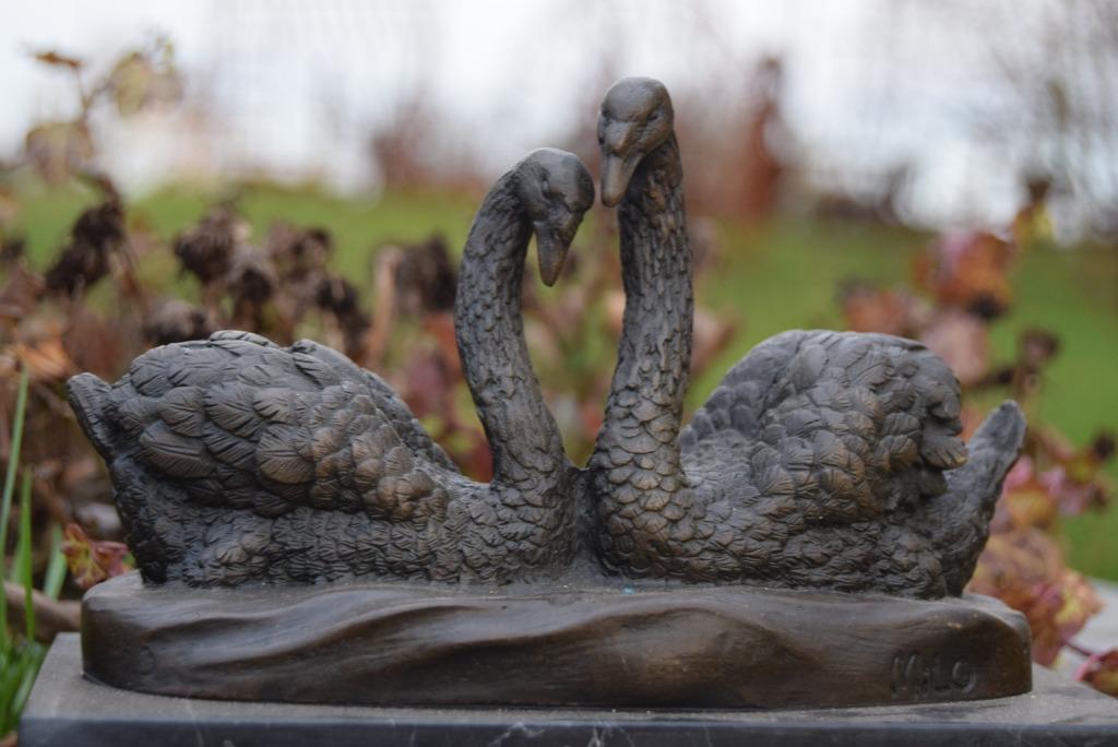 Schitterend koppel bronzen zwanen gesigneerd., Antiek en Kunst, Ophalen of Verzenden, Brons