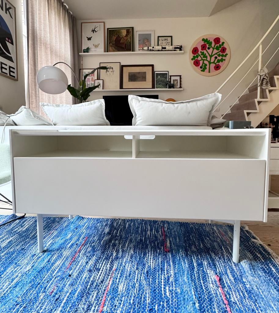 Witte IKEA RAMSÄTRA tv-kast, Huis en Inrichting, Kasten |Televisiemeubels, Ophalen, Overige materialen, Gebruikt, 100 tot 150 cm