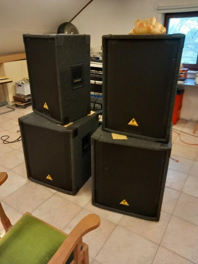 Behringer 2xB1800X(subwoofer) 2xB1520(topkast) +2x100w moni, Ophalen, Zo goed als nieuw, 100 watt of meer