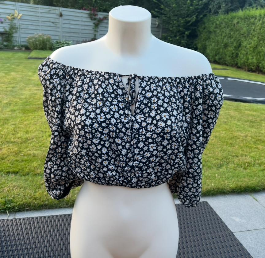 Bloemetjes crop top off shoulders (XS), Zwart, Zo goed als nieuw, Lange mouw, Maat 34 (XS) of kleiner