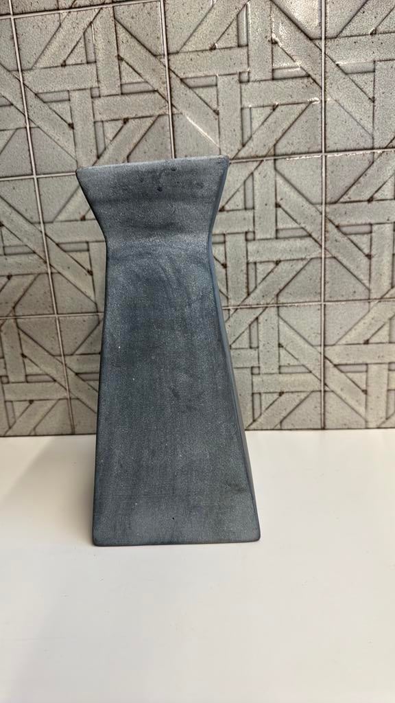 Vase en pierre grise, Moins de 50 cm, Autres couleurs, Pierre, Enlèvement