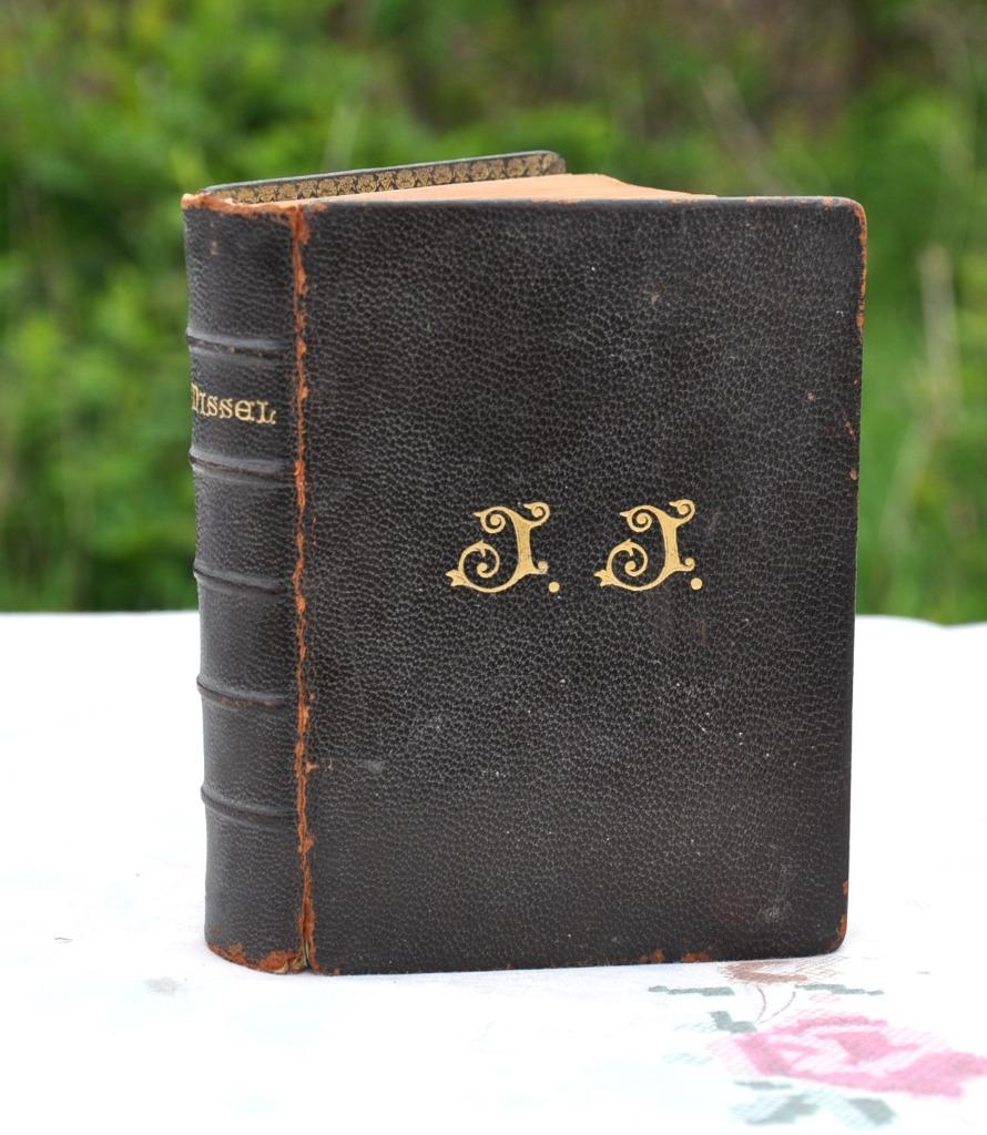 missel de notre dame de lourdes n96 monogrammé J.J., Antiquités & Art, Antiquités | Objets religieux, Enlèvement ou Envoi