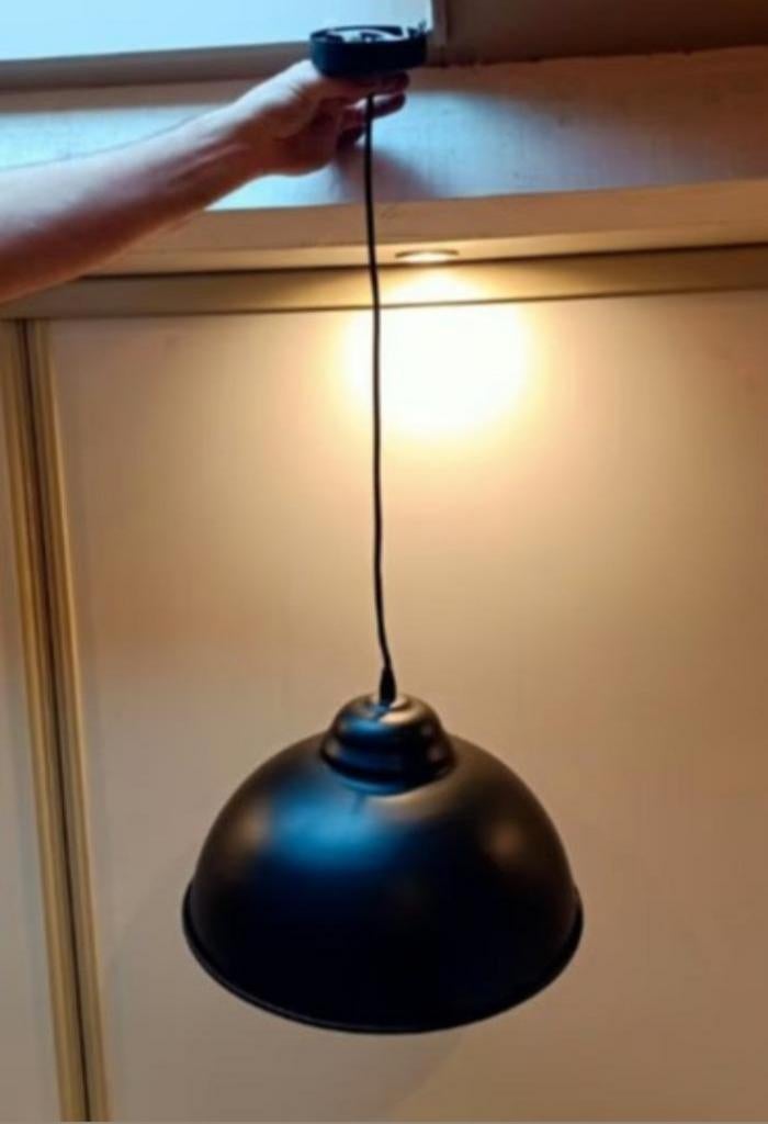 Zwarte luchter binnenkant koper look, Huis en Inrichting, Lampen | Kroonluchters, Ophalen of Verzenden
