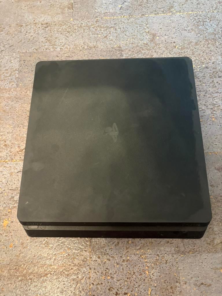 PlayStation 4+ 2 bakjes + 4 spelletjes+ ( kabels), Games en Spelcomputers, Ophalen, Met 2 controllers, Original, 500 GB