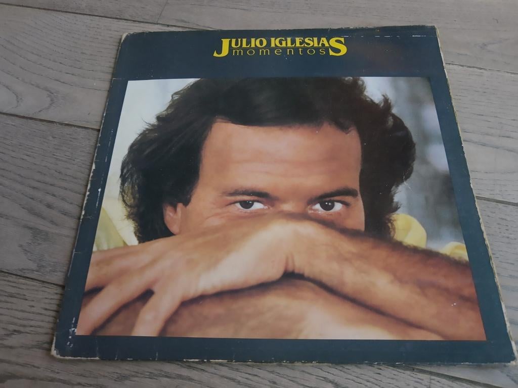 Lp : Julio Iglesias - momentos, Cd's en Dvd's, Ophalen of Verzenden, Zo goed als nieuw