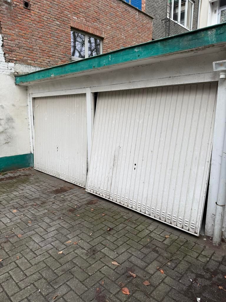 2 garage poorten GRATIS zelf af te komen breken en ophalen